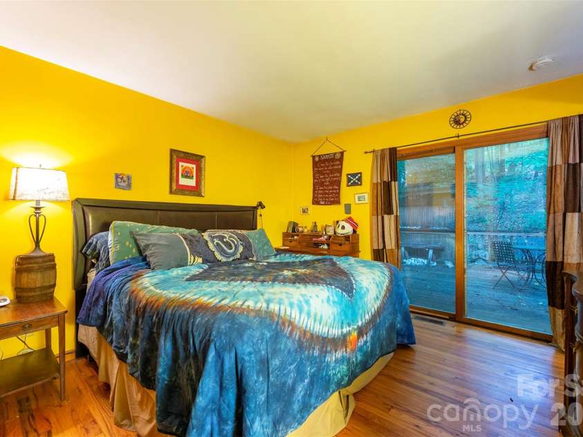 23 Hunting Lodge Drive, Black Mountain, NC 28711.  MLS# CAR4389257, YatesRealty ID 7252. 