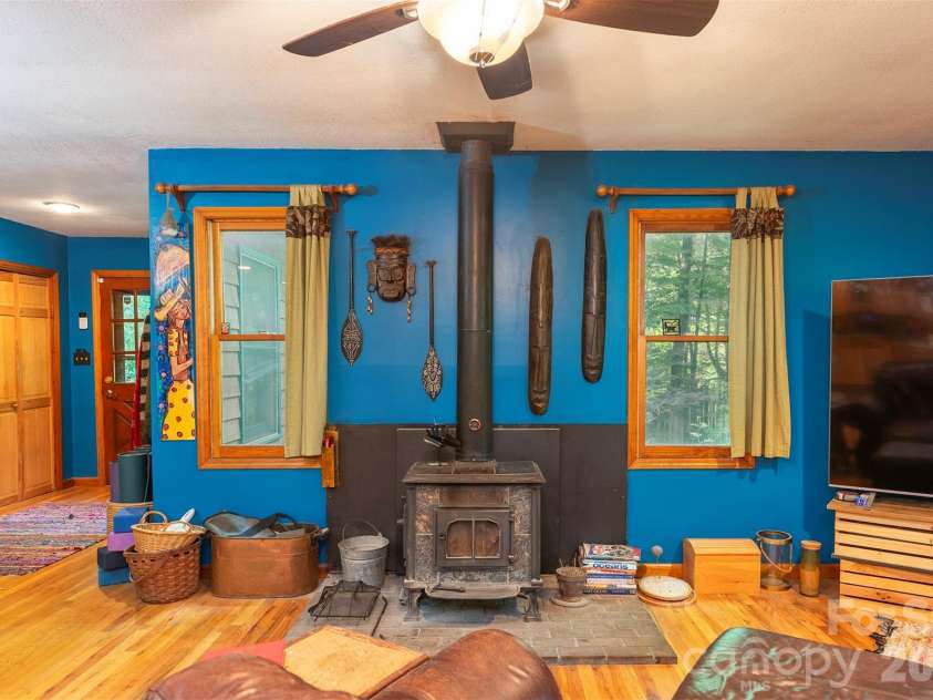23 Hunting Lodge Drive, Black Mountain, NC 28711.  MLS# CAR4389257, YatesRealty ID 7252. 