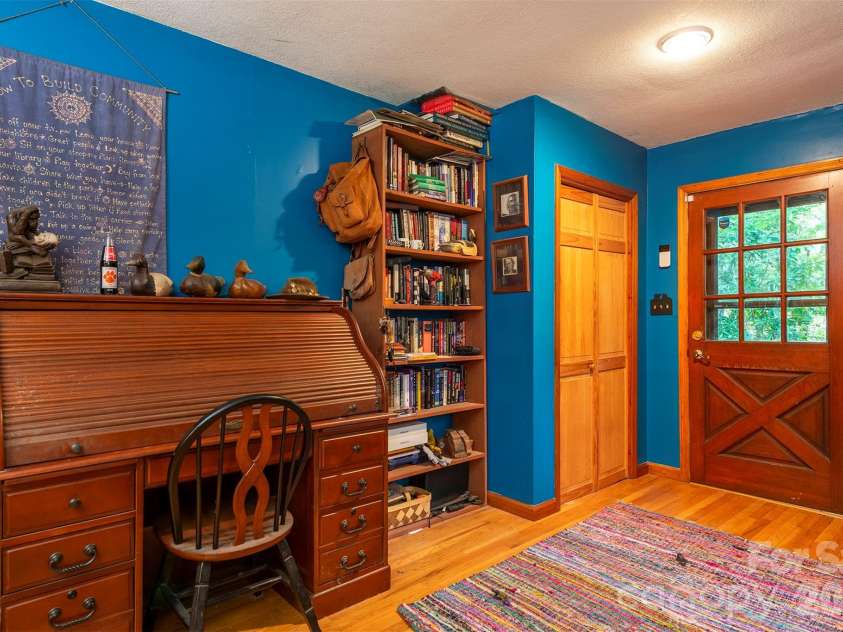23 Hunting Lodge Drive, Black Mountain, NC 28711.  MLS# CAR4389257, YatesRealty ID 7252. 