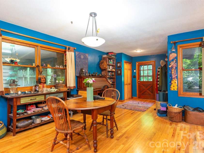 23 Hunting Lodge Drive, Black Mountain, NC 28711.  MLS# CAR4389257, YatesRealty ID 7252. 