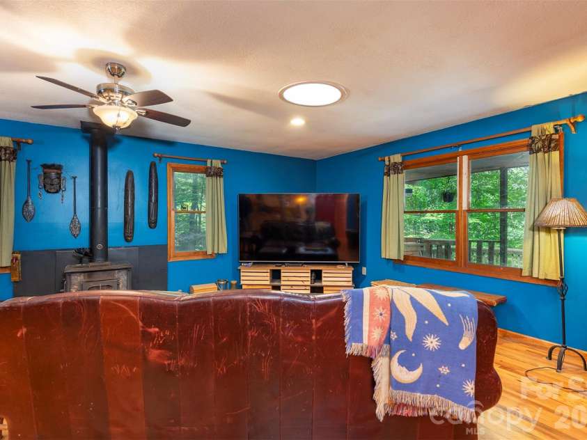23 Hunting Lodge Drive, Black Mountain, NC 28711.  MLS# CAR4389257, YatesRealty ID 7252. 
