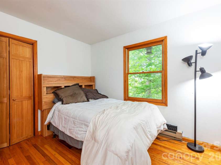 23 Hunting Lodge Drive, Black Mountain, NC 28711.  MLS# CAR4389257, YatesRealty ID 7252. 