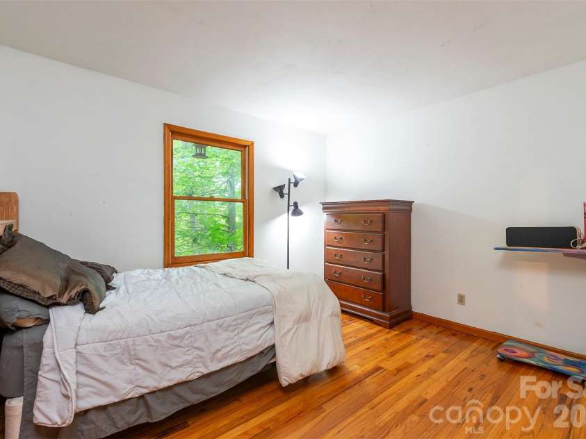 23 Hunting Lodge Drive, Black Mountain, NC 28711.  MLS# CAR4389257, YatesRealty ID 7252. 