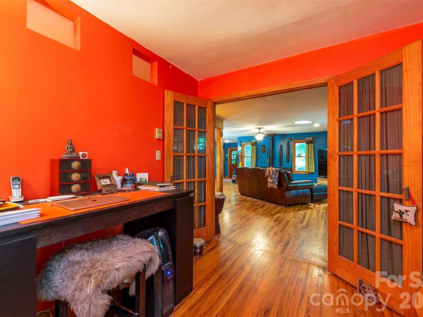 23 Hunting Lodge Drive, Black Mountain, NC 28711.  MLS# CAR4389257, YatesRealty ID 7252. 
