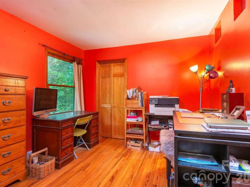 23 Hunting Lodge Drive, Black Mountain, NC 28711.  MLS# CAR4389257, YatesRealty ID 7252. 