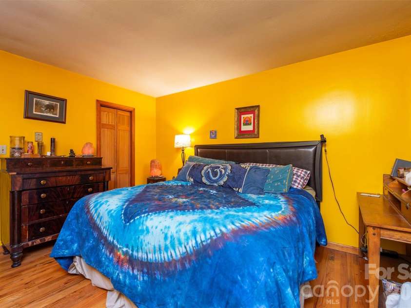 23 Hunting Lodge Drive, Black Mountain, NC 28711.  MLS# CAR4389257, YatesRealty ID 7252. 