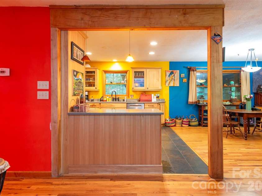 23 Hunting Lodge Drive, Black Mountain, NC 28711.  MLS# CAR4389257, YatesRealty ID 7252. 