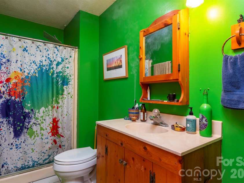 23 Hunting Lodge Drive, Black Mountain, NC 28711.  MLS# CAR4389257, YatesRealty ID 7252. 