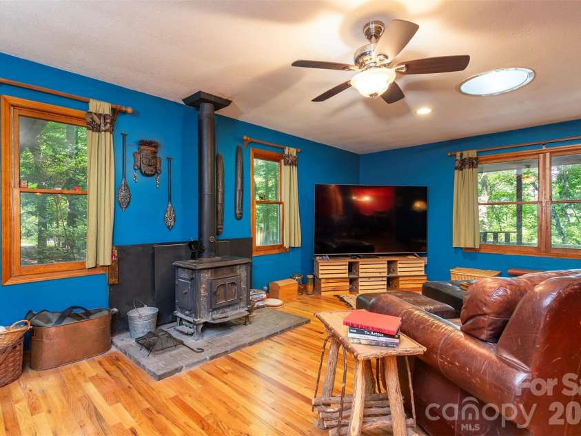 23 Hunting Lodge Drive, Black Mountain, NC 28711.  MLS# CAR4389257, YatesRealty ID 7252. 
