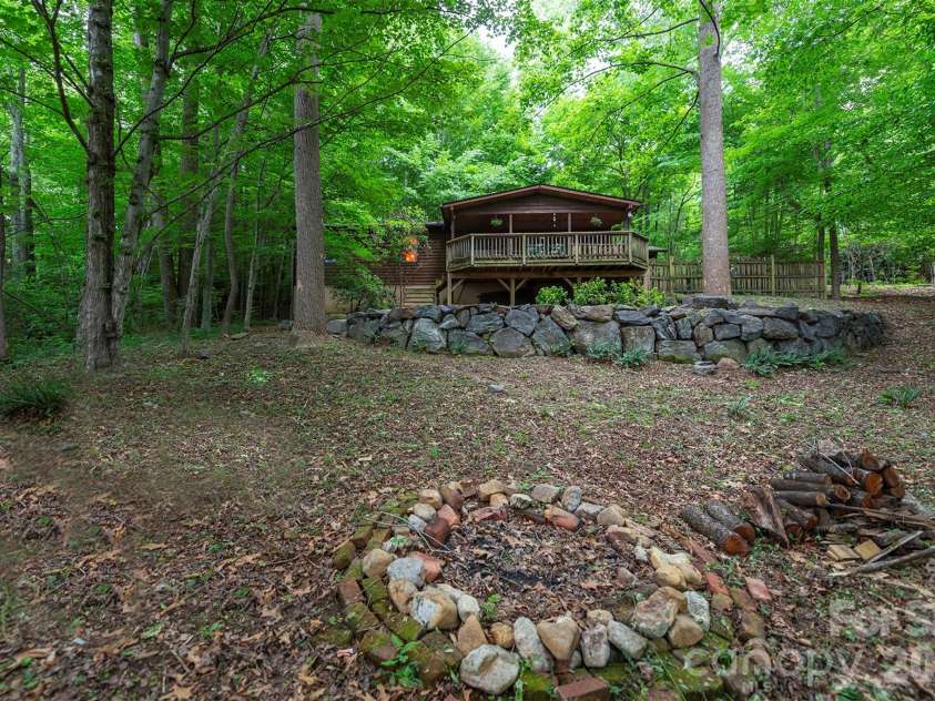 23 Hunting Lodge Drive, Black Mountain, NC 28711.  MLS# CAR4389257, YatesRealty ID 7252. 