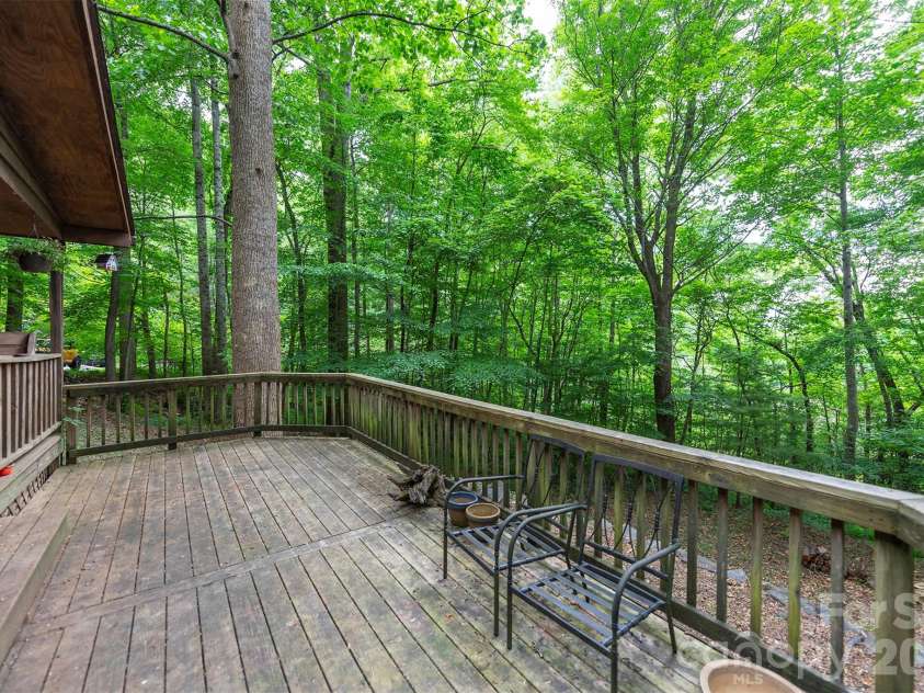 23 Hunting Lodge Drive, Black Mountain, NC 28711.  MLS# CAR4389257, YatesRealty ID 7252. 