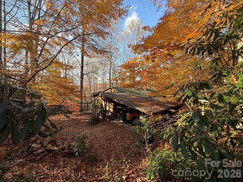 23 Hunting Lodge Drive, Black Mountain, NC 28711.  MLS# CAR4389257, YatesRealty ID 7252. 