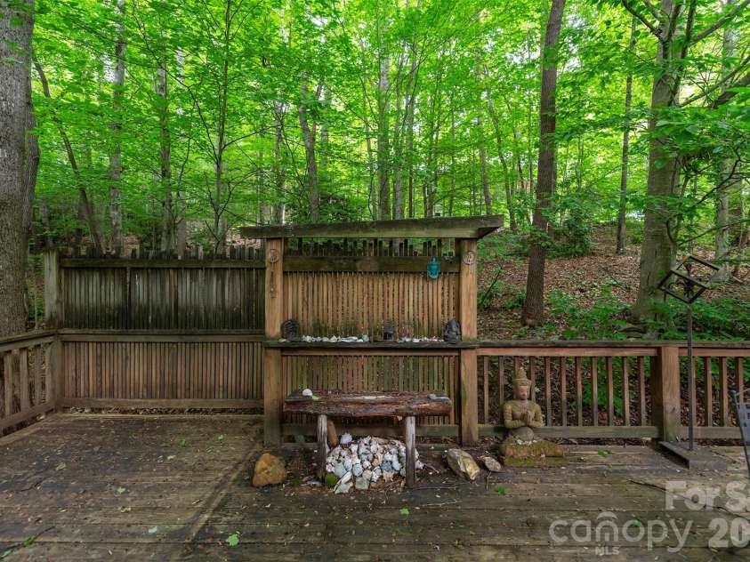 23 Hunting Lodge Drive, Black Mountain, NC 28711.  MLS# CAR4389257, YatesRealty ID 7252. 