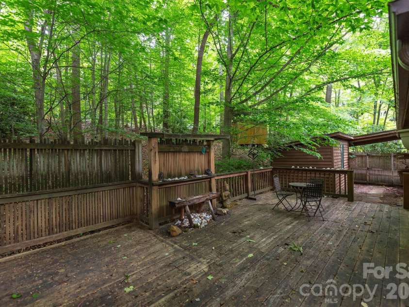 23 Hunting Lodge Drive, Black Mountain, NC 28711.  MLS# CAR4389257, YatesRealty ID 7252. 