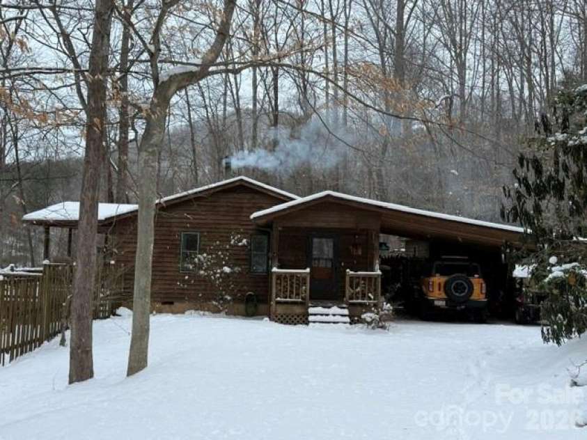 23 Hunting Lodge Drive, Black Mountain, NC 28711.  MLS# CAR4389257, YatesRealty ID 7252. 