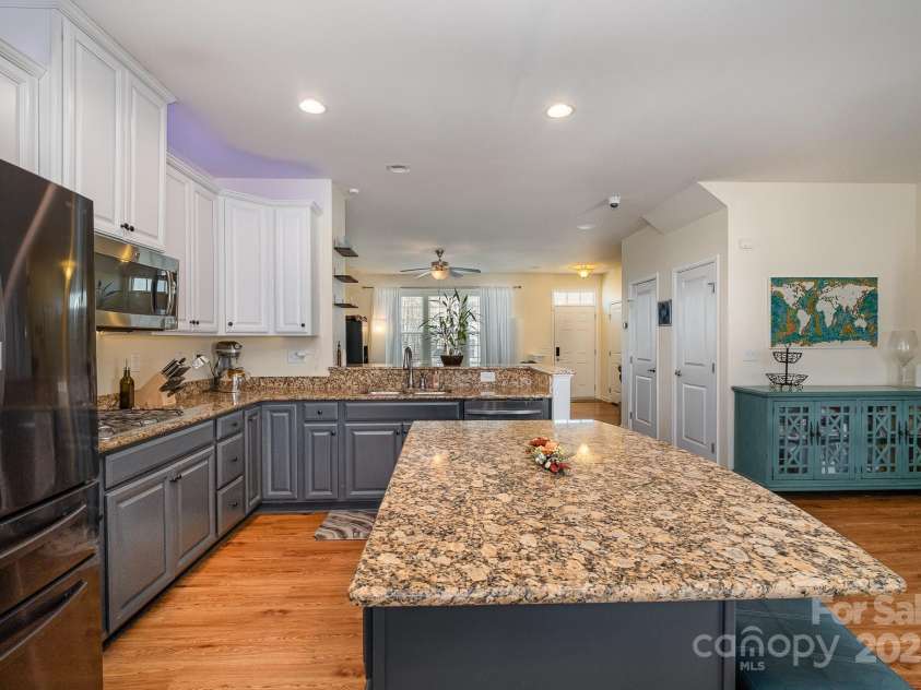 6830 Colonial Garden Drive, Huntersville, NC 28078.  MLS# CAR4220962, YatesRealty ID 7253. 