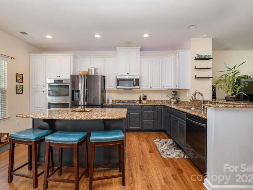 6830 Colonial Garden Drive, Huntersville, NC 28078.  MLS# CAR4220962, YatesRealty ID 7253. 