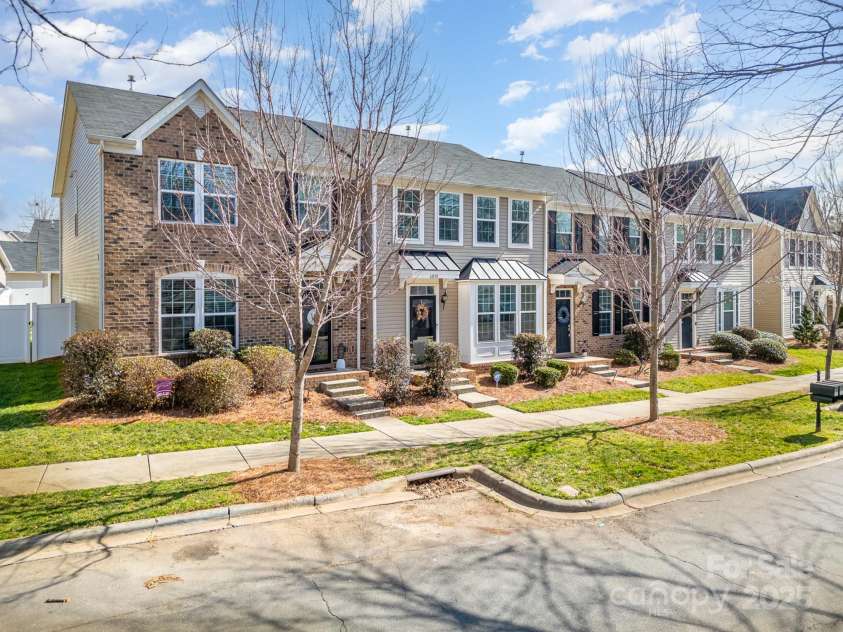 6830 Colonial Garden Drive, Huntersville, NC 28078.  MLS# CAR4220962, YatesRealty ID 7253. 