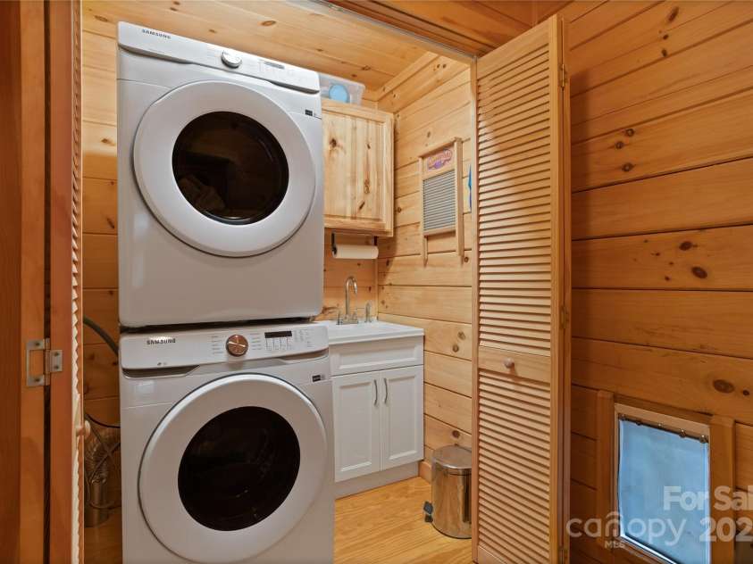 650 McDowell Road, Columbus, NC 28722.  MLS# CAR4305164, YatesRealty ID 7254. 