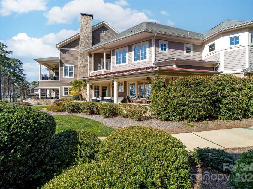 101 Cove Key Lane, Mooresville, NC 28117.  MLS# CAR4233761, YatesRealty ID 7255. 2 Story Townhome Lives Like a Single Family Home