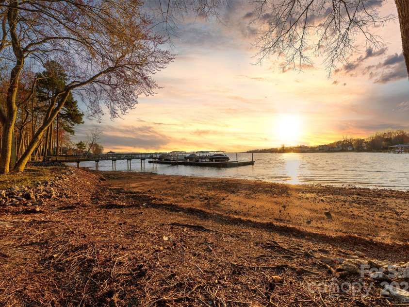 101 Cove Key Lane, Mooresville, NC 28117.  MLS# CAR4233761, YatesRealty ID 7255. Amazing Sunsets Every Day
