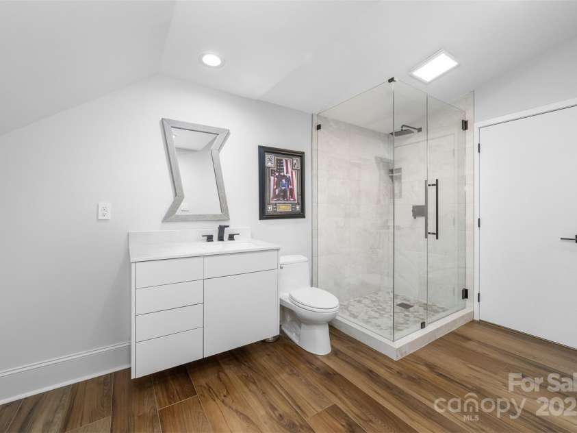 101 Cove Key Lane, Mooresville, NC 28117.  MLS# CAR4233761, YatesRealty ID 7255. Full Bath #4