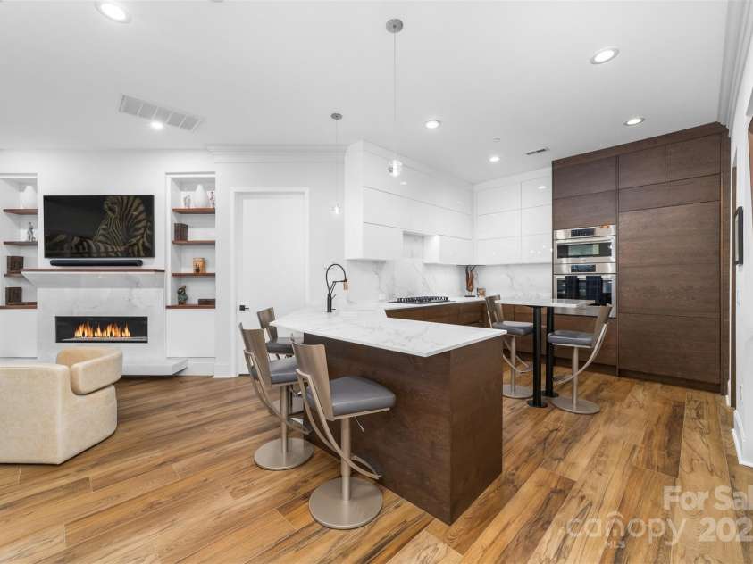 101 Cove Key Lane, Mooresville, NC 28117.  MLS# CAR4233761, YatesRealty ID 7255. Gorgeous Kitchen with Hans Krug Cabinetry and High End Appliances