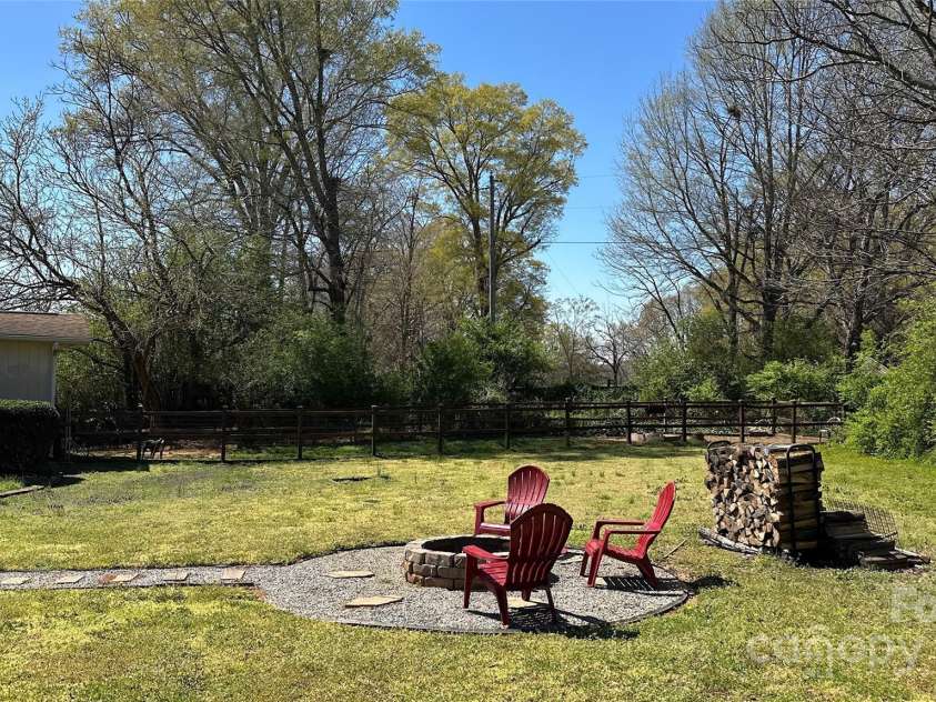 4807 Lon Parker Road, Waxhaw, NC 28173.  MLS# CAR4240740, YatesRealty ID 7256. 