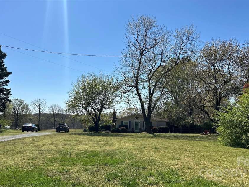 4807 Lon Parker Road, Waxhaw, NC 28173.  MLS# CAR4240740, YatesRealty ID 7256. 
