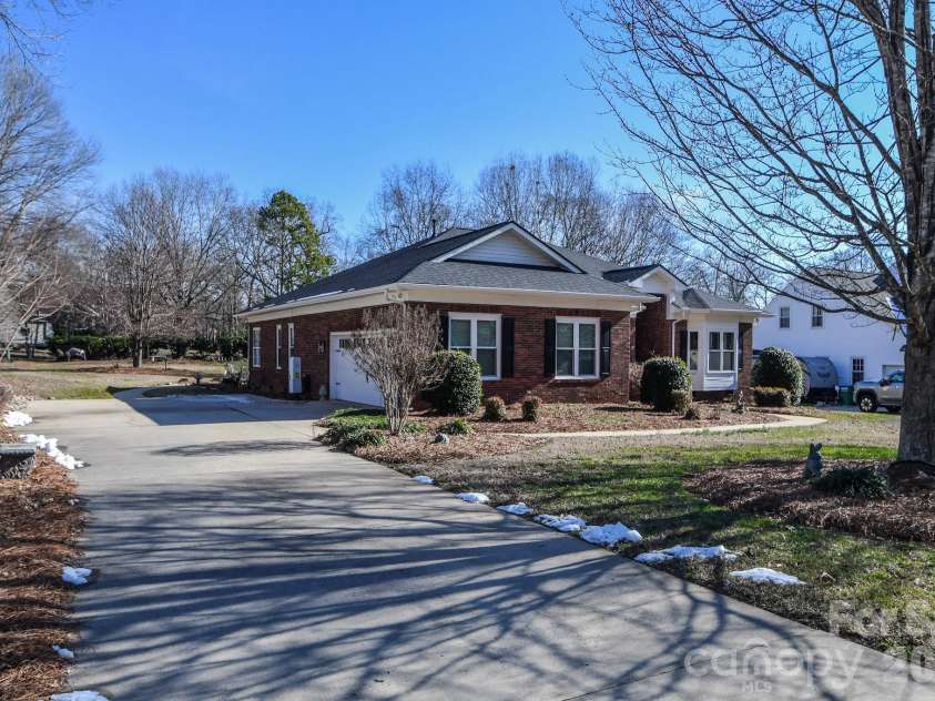 5314 Woodridge Drive, Monroe, NC 28110.  MLS# CAR4340653, YatesRealty ID 7256. 