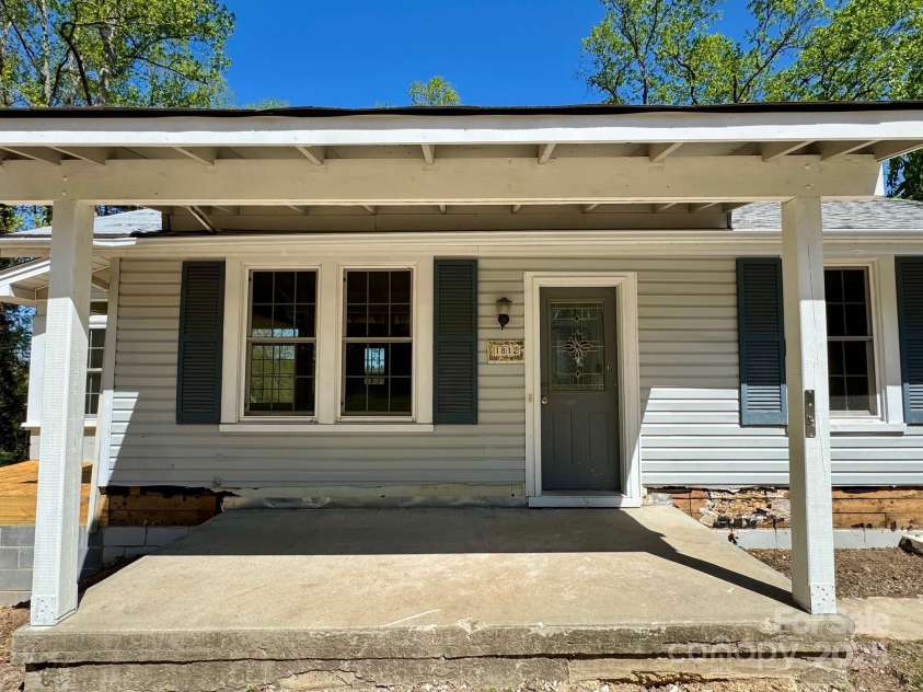 1812 Lower Ridgewood Boulevard, Hendersonville, NC 28791.  MLS# CAR4247847, YatesRealty ID 7258. 