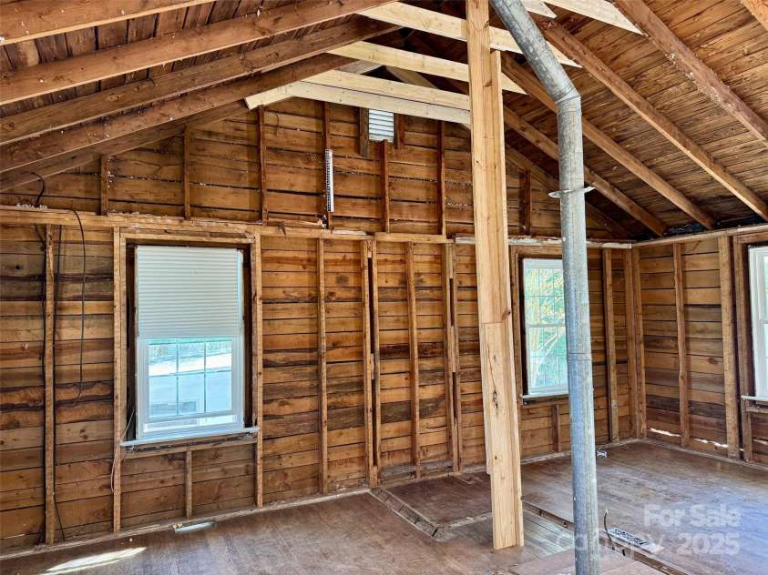 1812 Lower Ridgewood Boulevard, Hendersonville, NC 28791.  MLS# CAR4247847, YatesRealty ID 7258. 