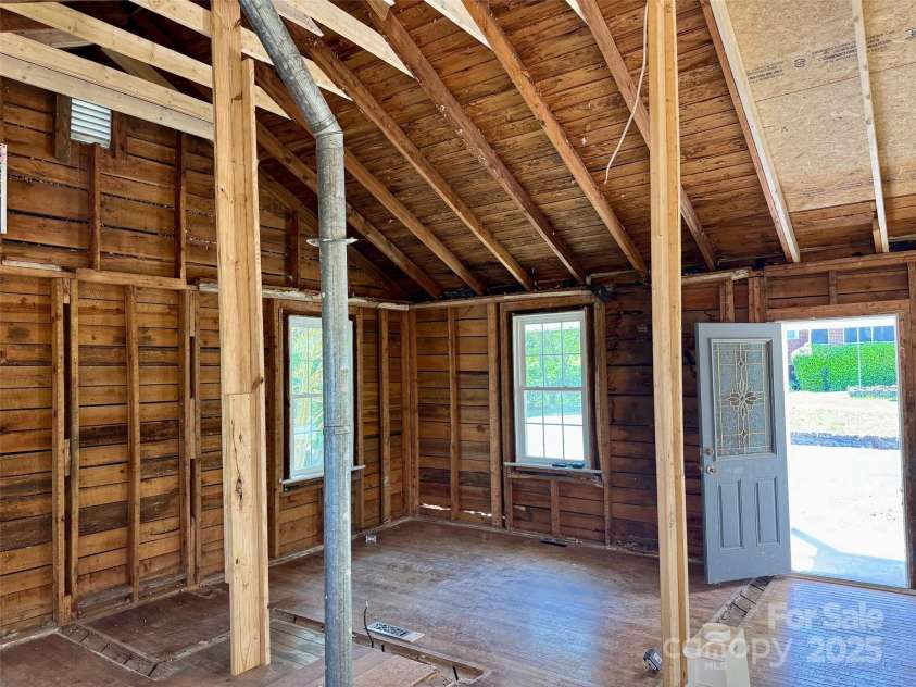 1812 Lower Ridgewood Boulevard, Hendersonville, NC 28791.  MLS# CAR4247847, YatesRealty ID 7258. 