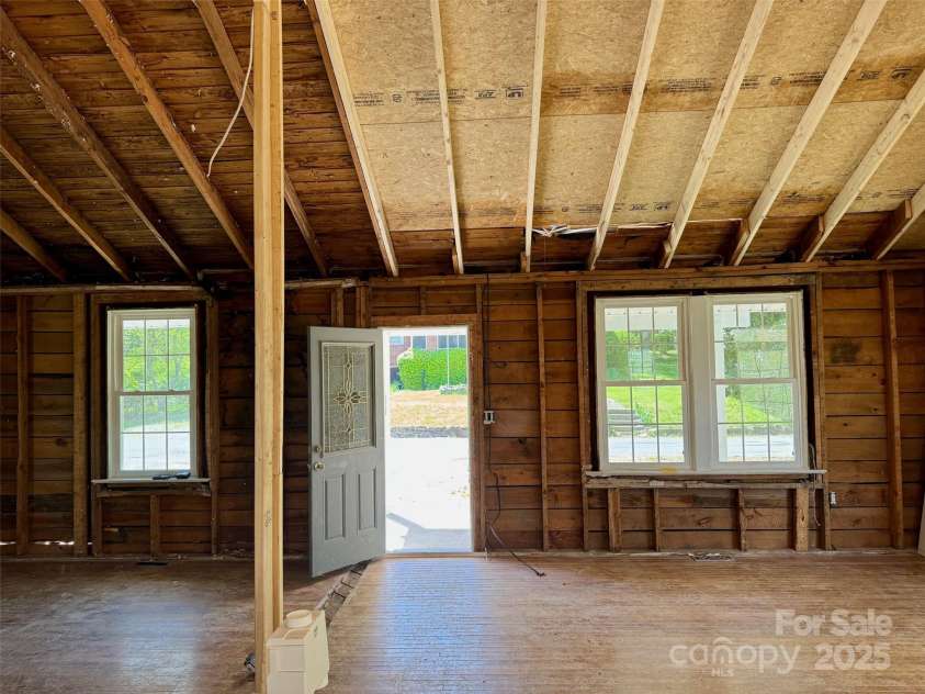 1812 Lower Ridgewood Boulevard, Hendersonville, NC 28791.  MLS# CAR4247847, YatesRealty ID 7258. 