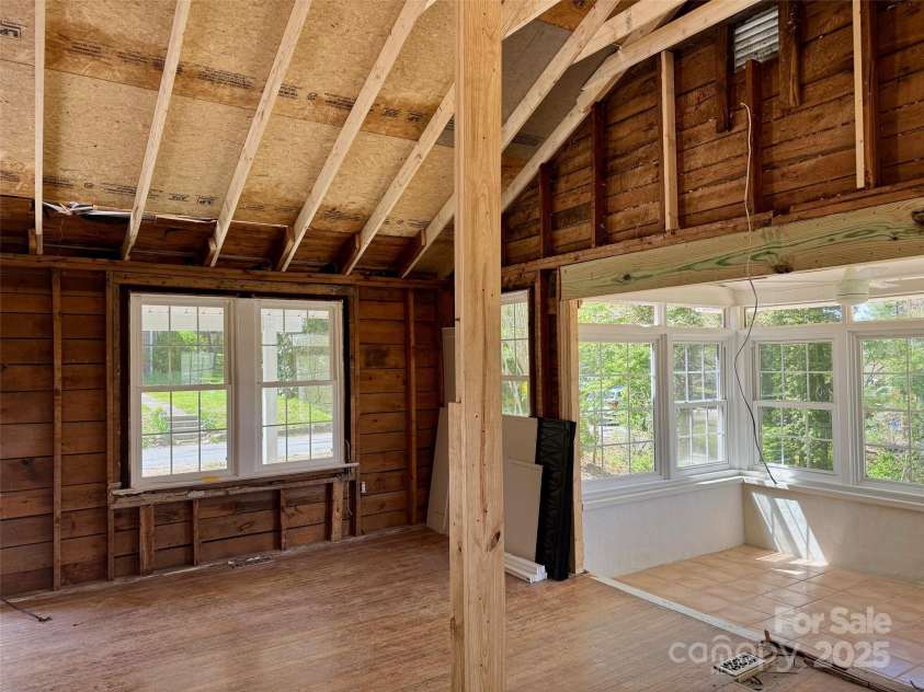 1812 Lower Ridgewood Boulevard, Hendersonville, NC 28791.  MLS# CAR4247847, YatesRealty ID 7258. 