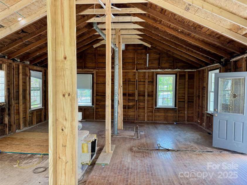 1812 Lower Ridgewood Boulevard, Hendersonville, NC 28791.  MLS# CAR4247847, YatesRealty ID 7258. 