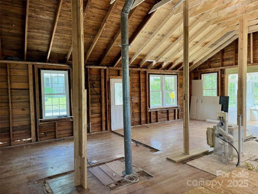 1812 Lower Ridgewood Boulevard, Hendersonville, NC 28791.  MLS# CAR4247847, YatesRealty ID 7258. 