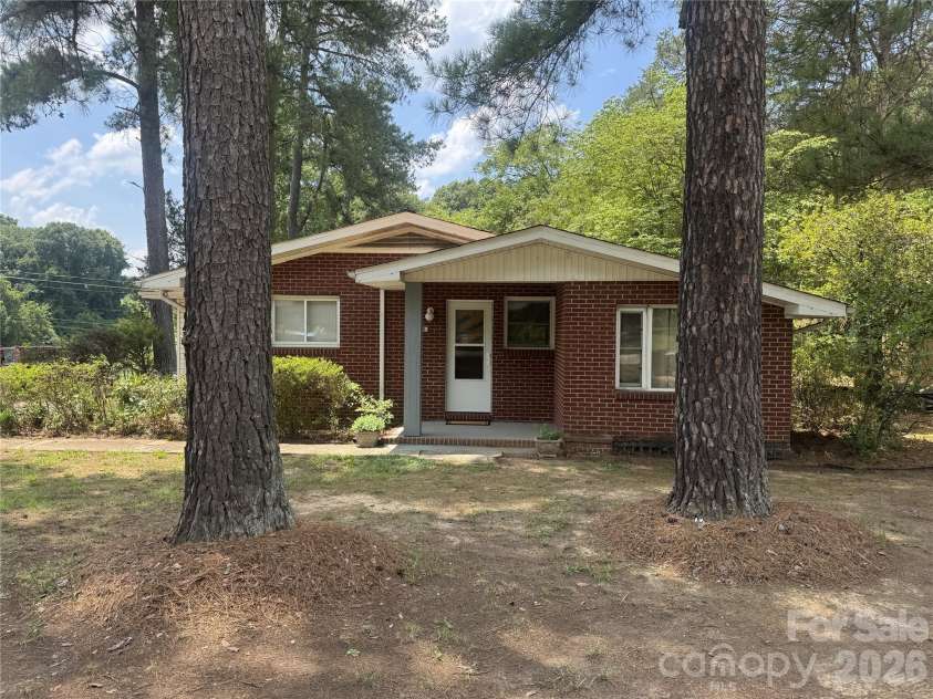 709 Sunset Drive, Salisbury, NC 28147.  MLS# CAR4404940, YatesRealty ID 7258. 