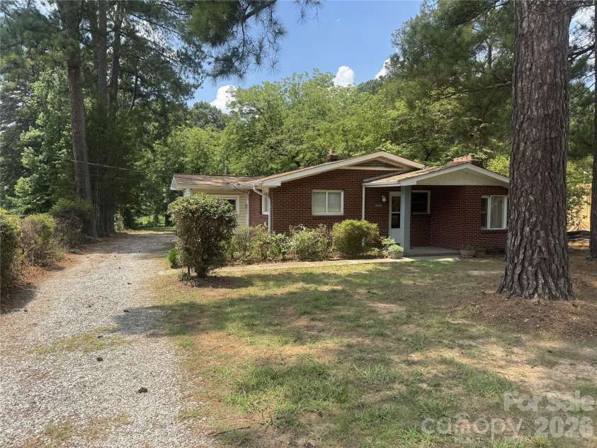 709 Sunset Drive, Salisbury, NC 28147.  MLS# CAR4404940, YatesRealty ID 7258. 
