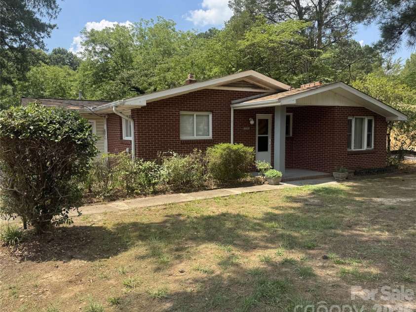 709 Sunset Drive, Salisbury, NC 28147.  MLS# CAR4404940, YatesRealty ID 7258. 