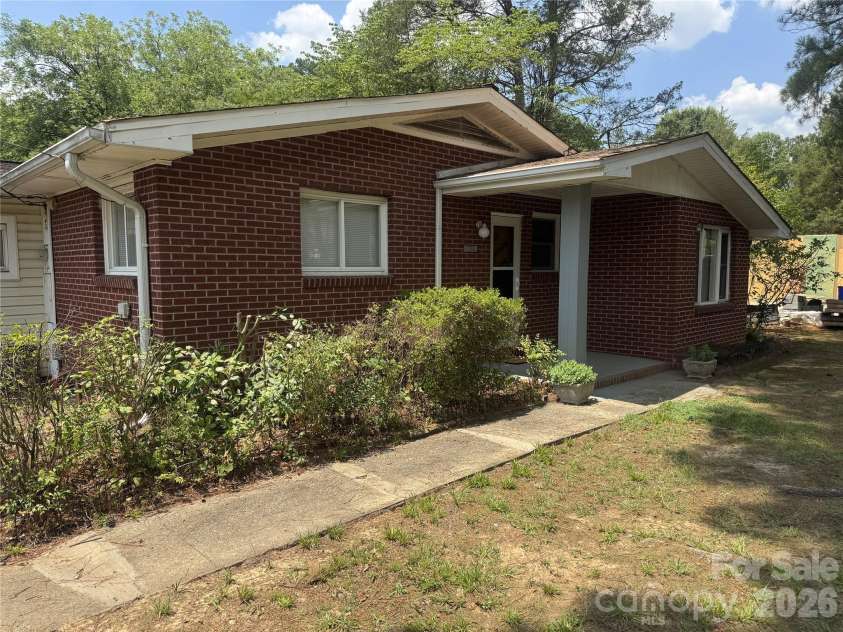709 Sunset Drive, Salisbury, NC 28147.  MLS# CAR4404940, YatesRealty ID 7258. 