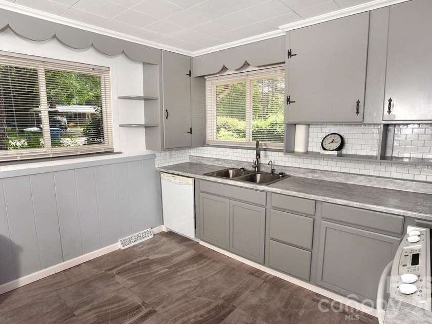 709 Sunset Drive, Salisbury, NC 28147.  MLS# CAR4404940, YatesRealty ID 7258. 