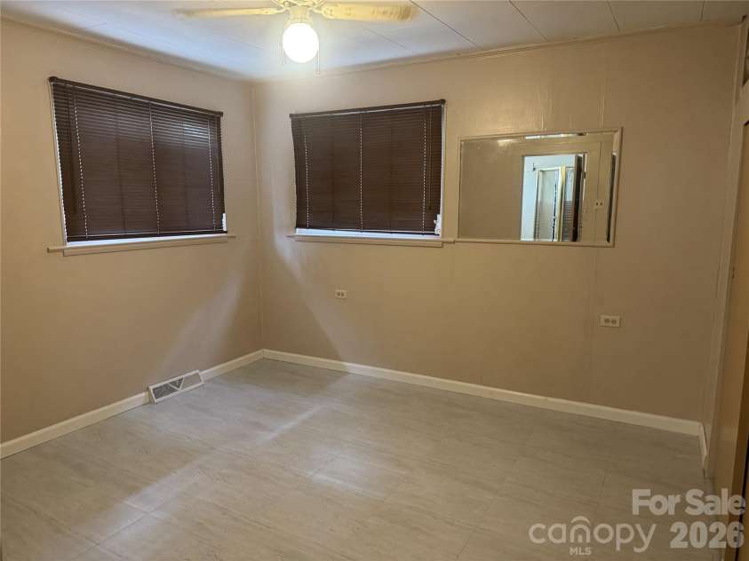 709 Sunset Drive, Salisbury, NC 28147.  MLS# CAR4404940, YatesRealty ID 7258. 