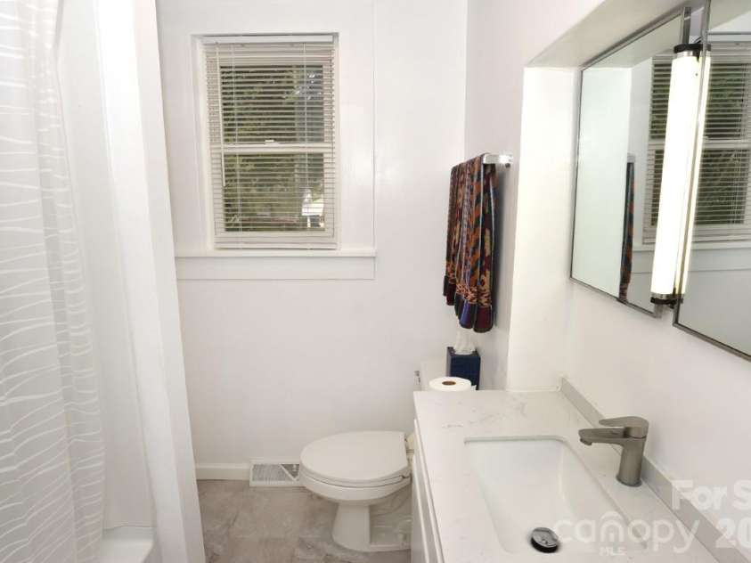 709 Sunset Drive, Salisbury, NC 28147.  MLS# CAR4404940, YatesRealty ID 7258. 