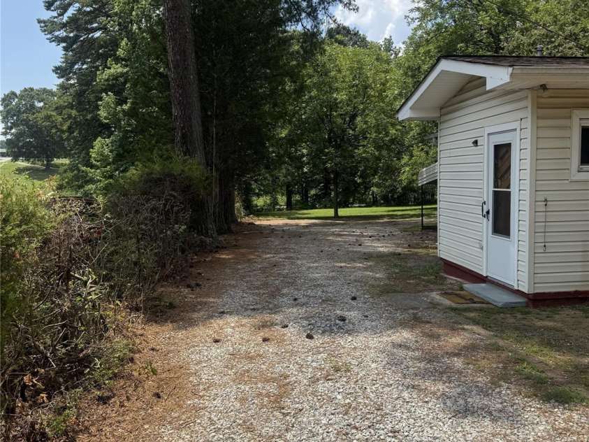 709 Sunset Drive, Salisbury, NC 28147.  MLS# CAR4404940, YatesRealty ID 7258. 