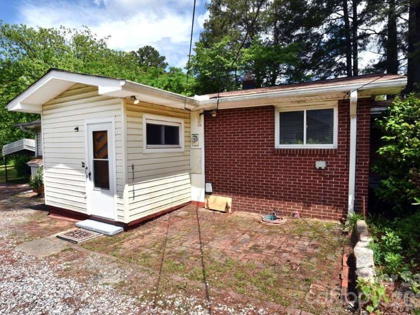 709 Sunset Drive, Salisbury, NC 28147.  MLS# CAR4404940, YatesRealty ID 7258. 