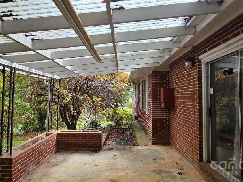 214 Old Dale Road, Spruce Pine, NC 28777.  MLS# CAR4315570, YatesRealty ID 726. 