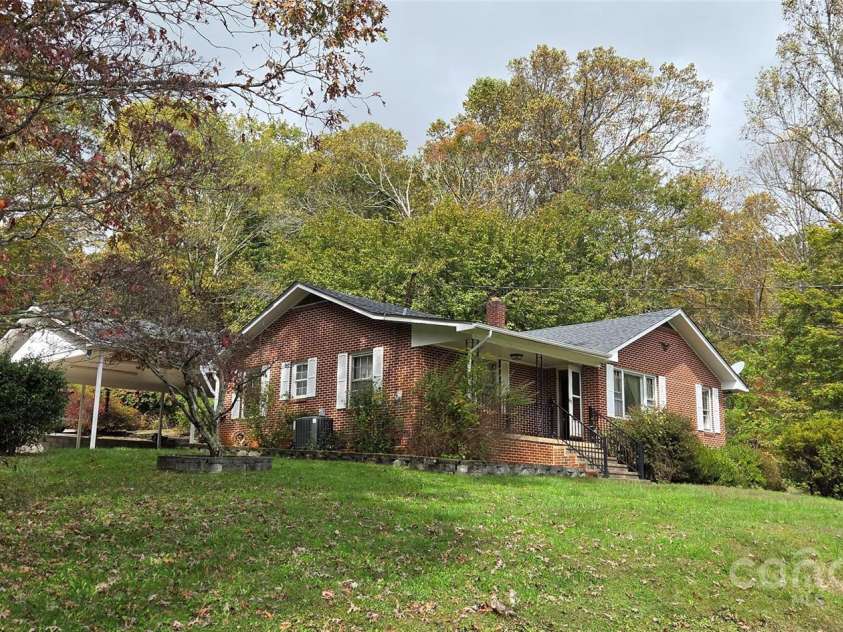 214 Old Dale Road, Spruce Pine, NC 28777.  MLS# CAR4315570, YatesRealty ID 726. 