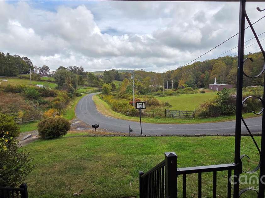 214 Old Dale Road, Spruce Pine, NC 28777.  MLS# CAR4315570, YatesRealty ID 726. 