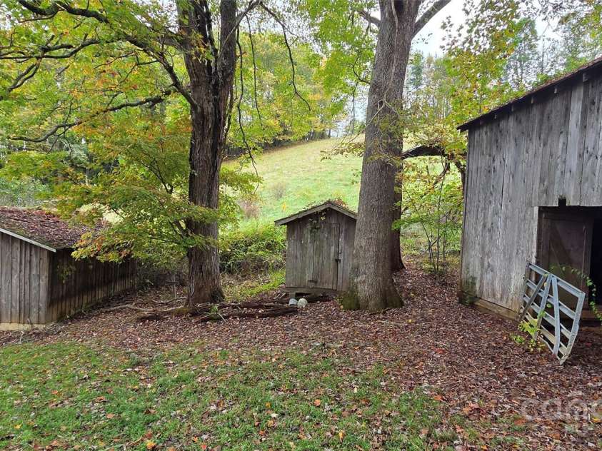 214 Old Dale Road, Spruce Pine, NC 28777.  MLS# CAR4315570, YatesRealty ID 726. 